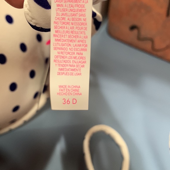 Victoria’s Secret bikini - Picture 10 of 12